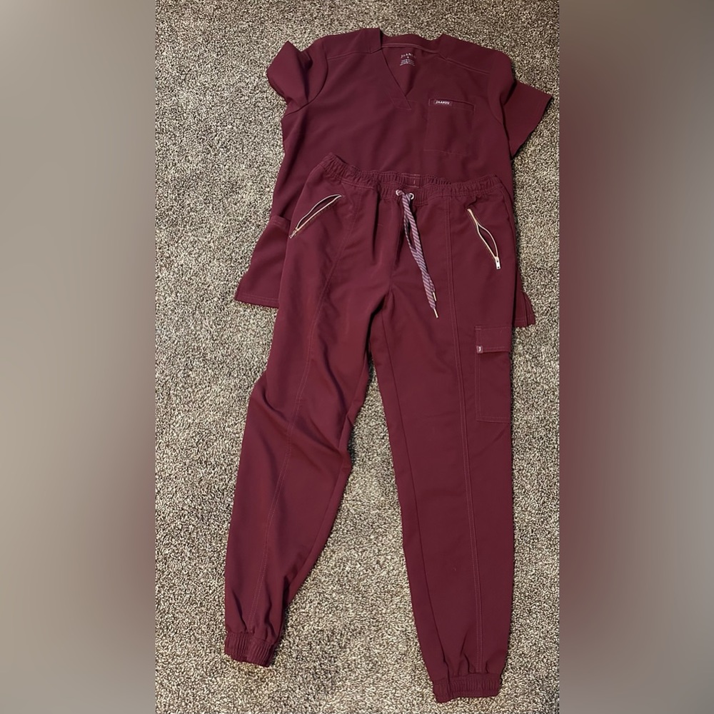 Women’s Jaanuu Scrub Set